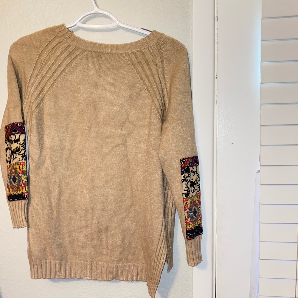 Beautiful sweater with colorful sleeve